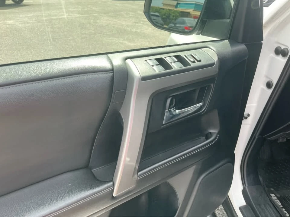 2015 Toyota 4Runner 5th Gen - Image 7 of 16