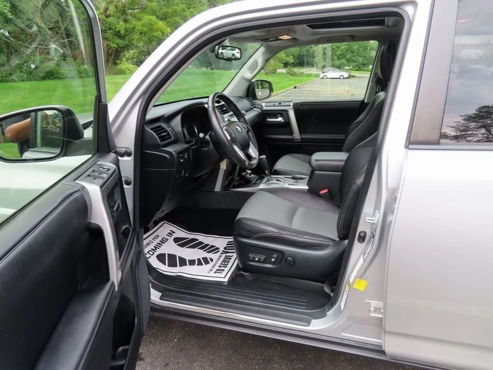 2015 Toyota 4Runner 5th Gen - Image 6 of 20