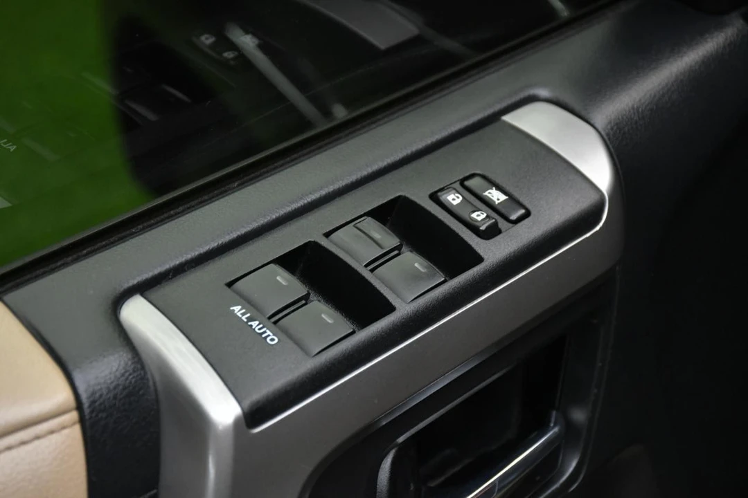 2015 Toyota 4Runner 5th Gen - Image 14 of 21