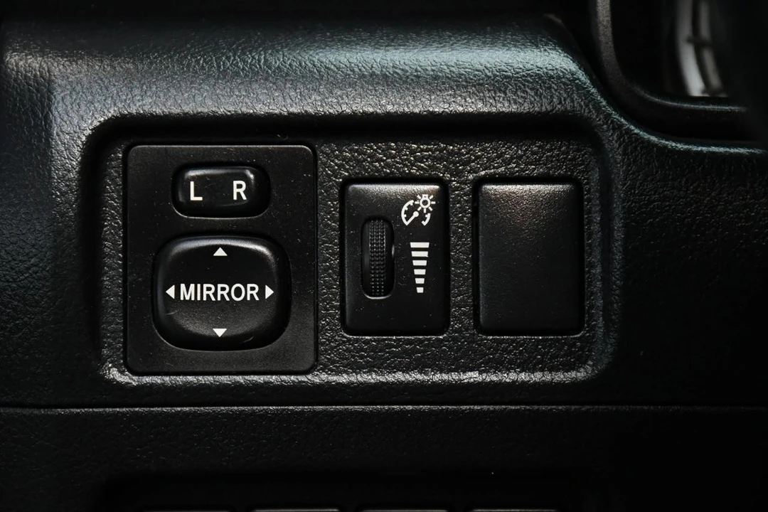 2015 Toyota 4Runner 5th Gen - Image 19 of 21