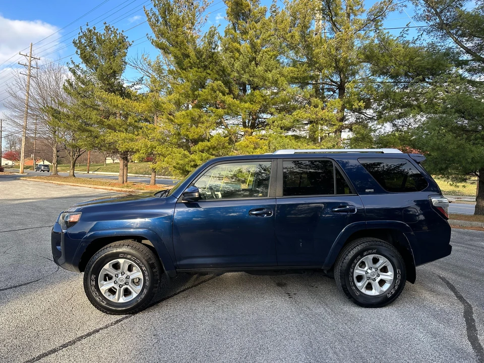2015 Toyota 4Runner 5th Gen - Image 9 of 31