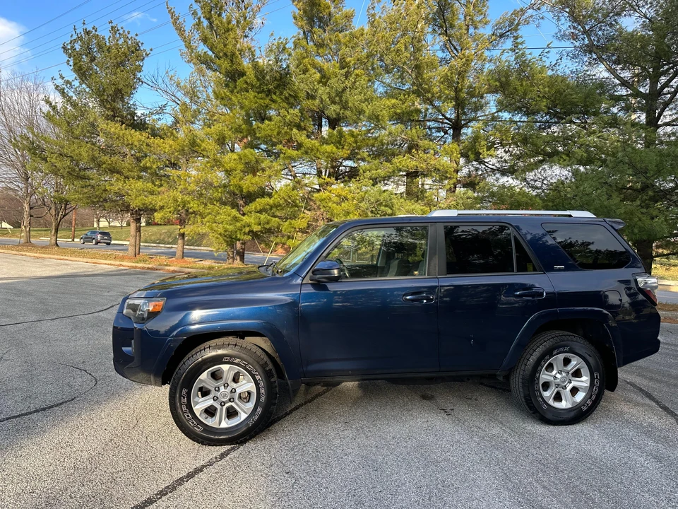 2015 Toyota 4Runner 5th Gen - Image 8 of 31
