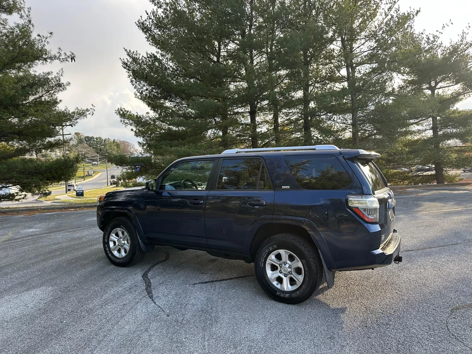 2015 Toyota 4Runner 5th Gen - Image 11 of 31