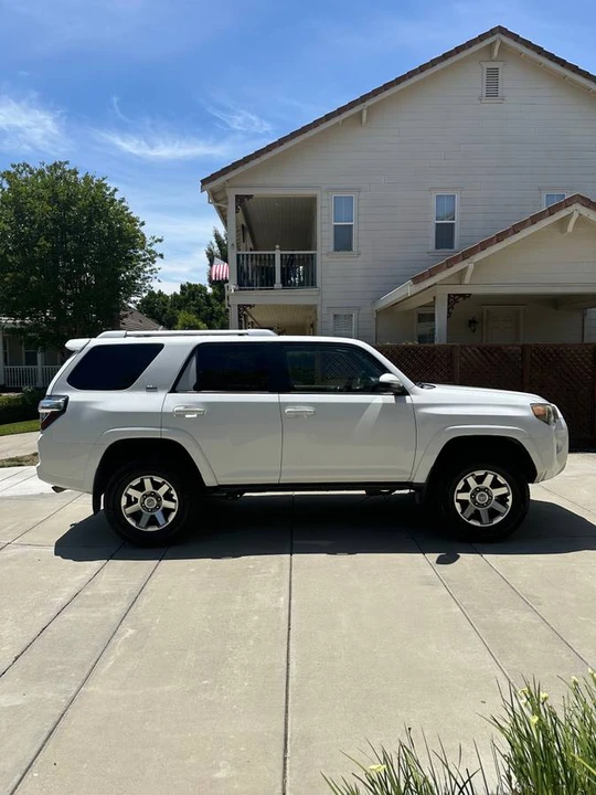 2015 Toyota 4Runner 5th Gen - Image 4 of 21