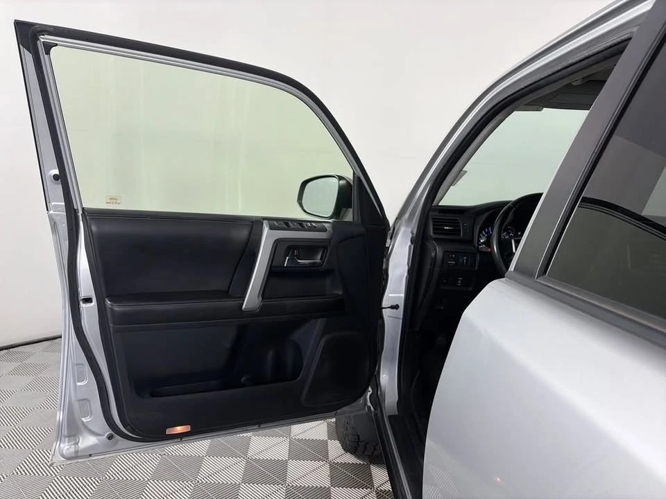 2015 Toyota 4Runner 5th Gen - Image 7 of 13