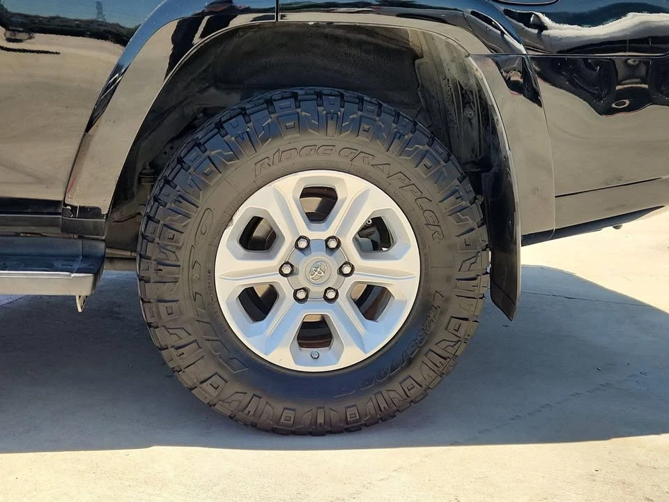 2015 Toyota 4Runner 5th Gen - Image 9 of 11