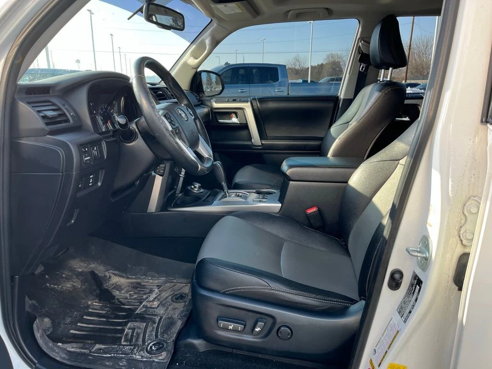 2015 Toyota 4Runner 5th Gen - Image 7 of 12