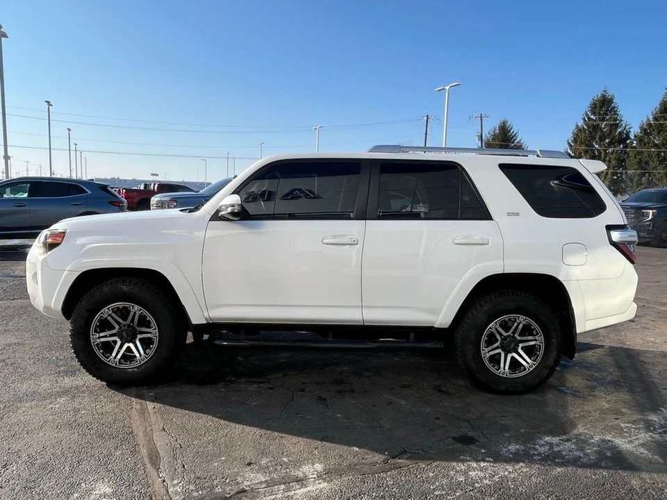 2015 Toyota 4Runner 5th Gen - Image 5 of 12