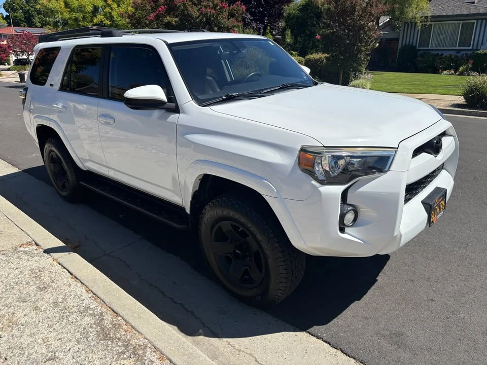 2015 Toyota 4Runner 5th Gen - Image 4 of 10