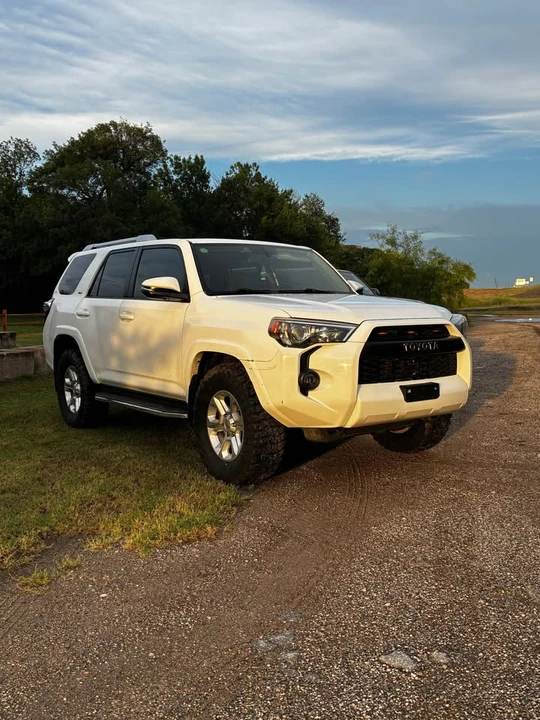 2015 Toyota 4Runner 5th Gen - Image 5 of 10