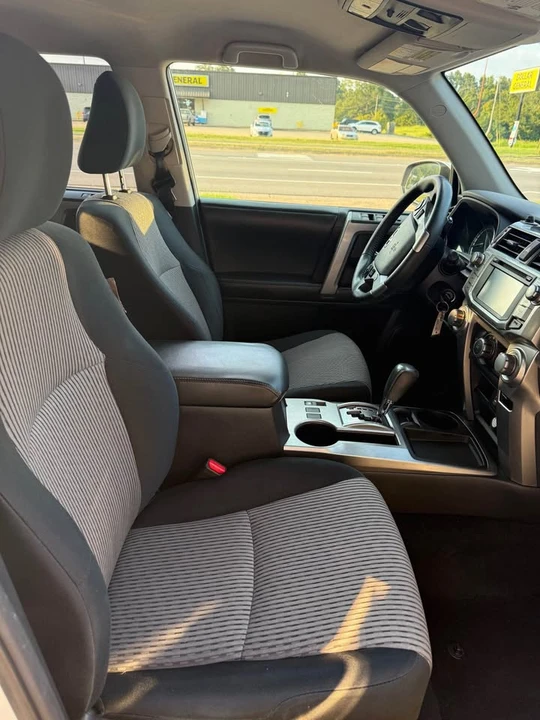 2015 Toyota 4Runner 5th Gen - Image 11 of 20
