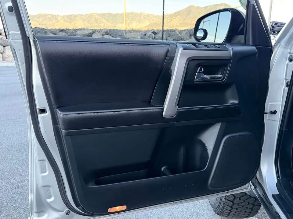 2015 Toyota 4Runner 5th Gen - Image 13 of 15