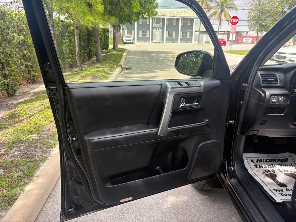 2015 Toyota 4Runner 5th Gen - Image 9 of 17