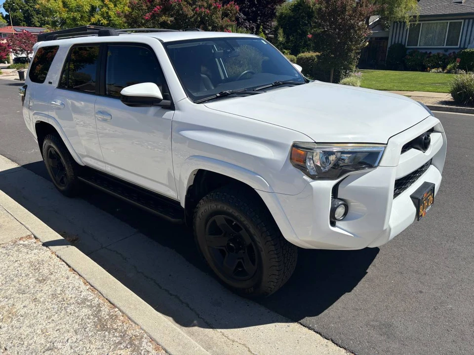 2015 Toyota 4Runner 5th Gen - Image 4 of 8