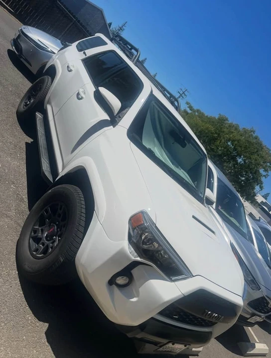 2015 Toyota 4Runner 5th Gen - Image 4 of 10