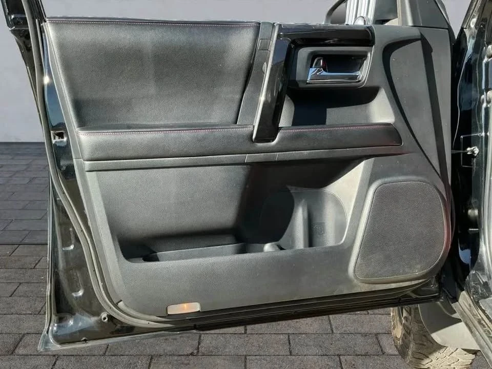 2015 Toyota 4Runner 5th Gen - Image 8 of 20