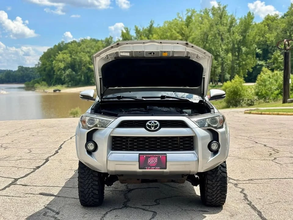 2015 Toyota 4Runner 5th Gen - Image 10 of 19