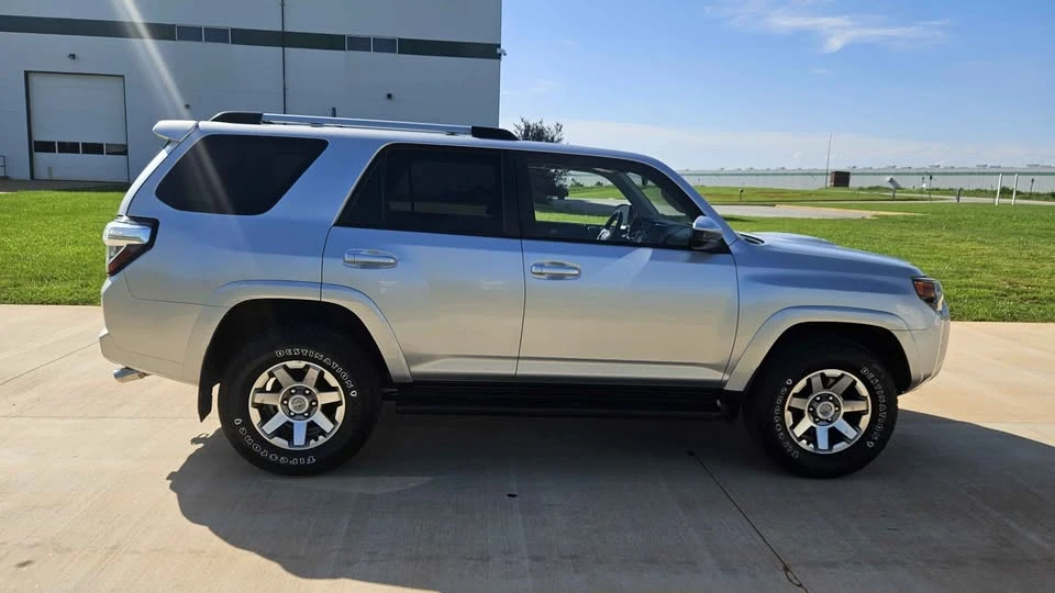 2015 Toyota 4Runner 5th Gen - Image 5 of 19