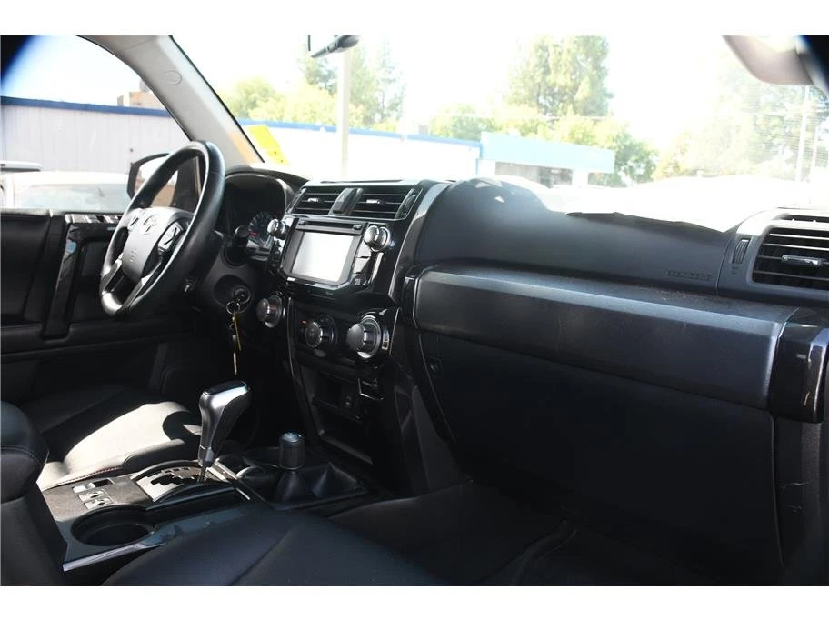 2015 Toyota 4Runner 5th Gen - Image 10 of 16
