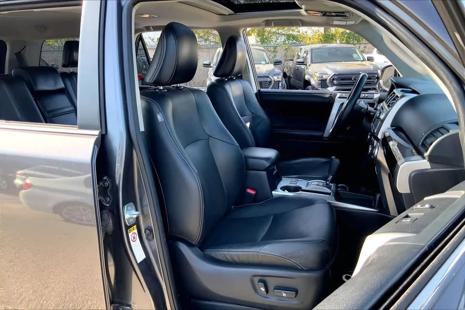 2015 Toyota 4Runner 5th Gen - Image 10 of 11