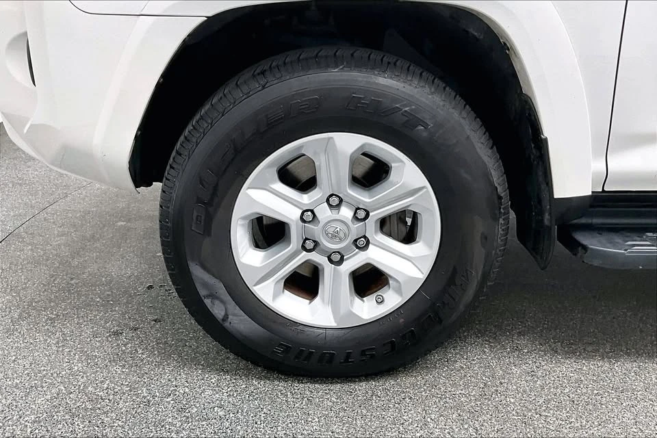2015 Toyota 4Runner 5th Gen - Image 14 of 19