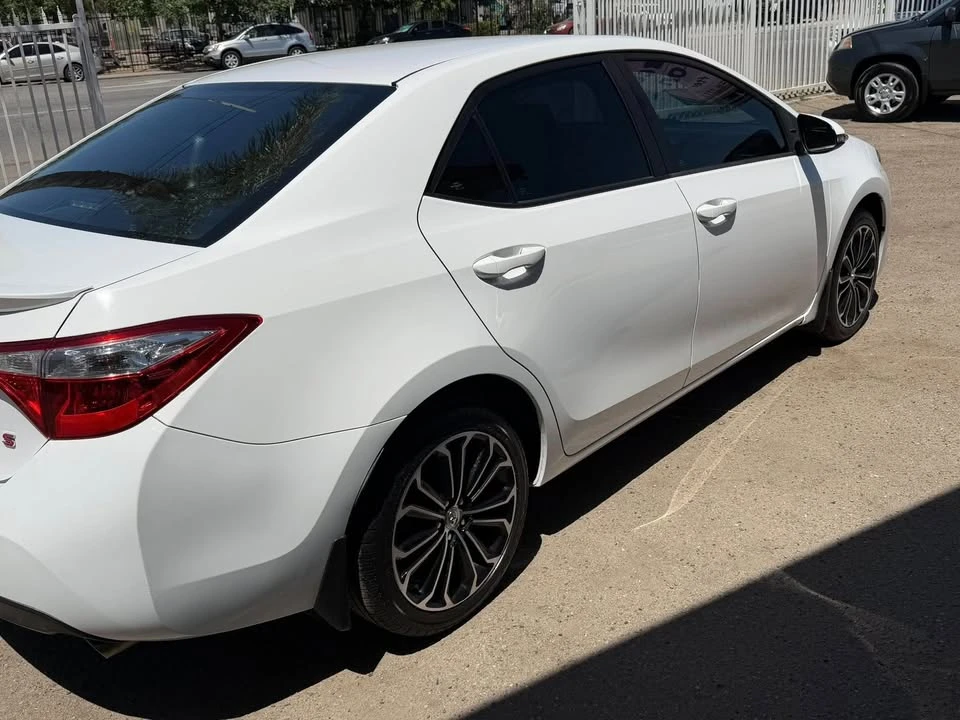 2015 Toyota Corolla 11th Gen - Image 3 of 11
