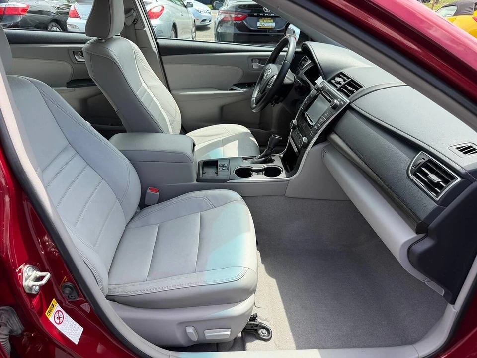 2015 Toyota Camry 7th Gen - Image 19 of 30