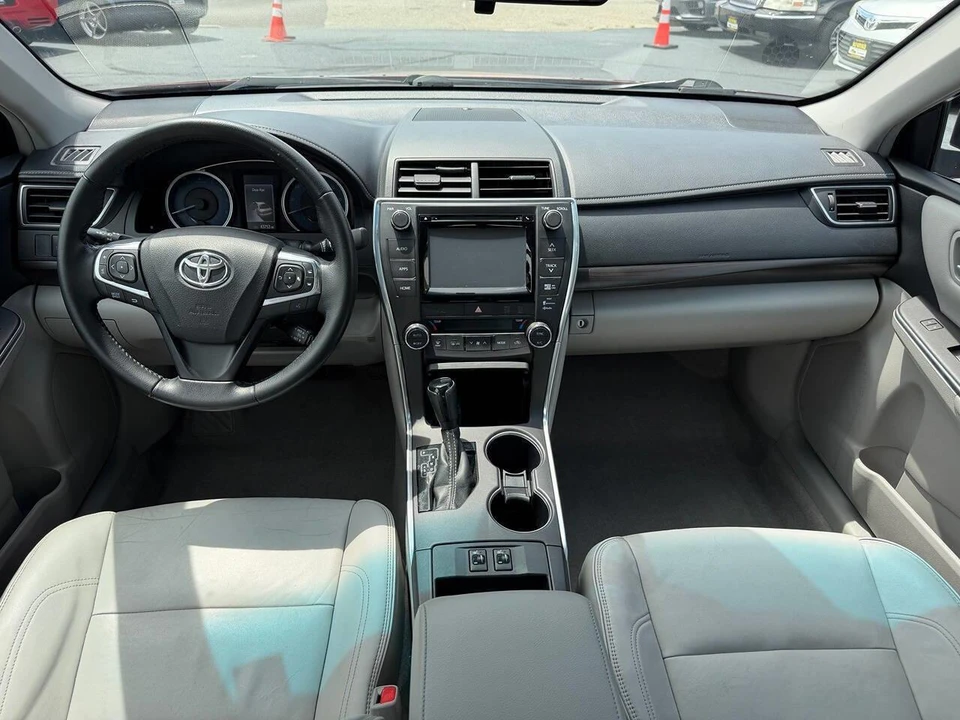 2015 Toyota Camry 7th Gen - Image 16 of 30