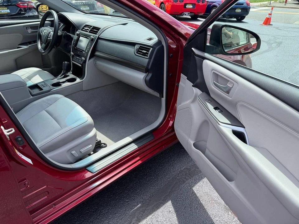 2015 Toyota Camry 7th Gen - Image 18 of 30