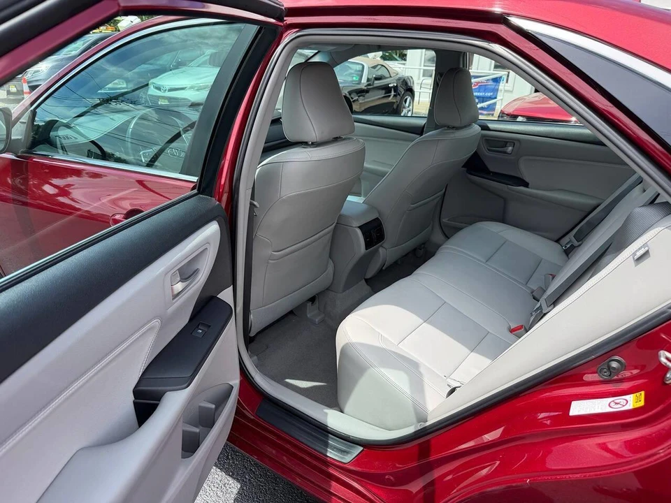 2015 Toyota Camry 7th Gen - Image 14 of 30