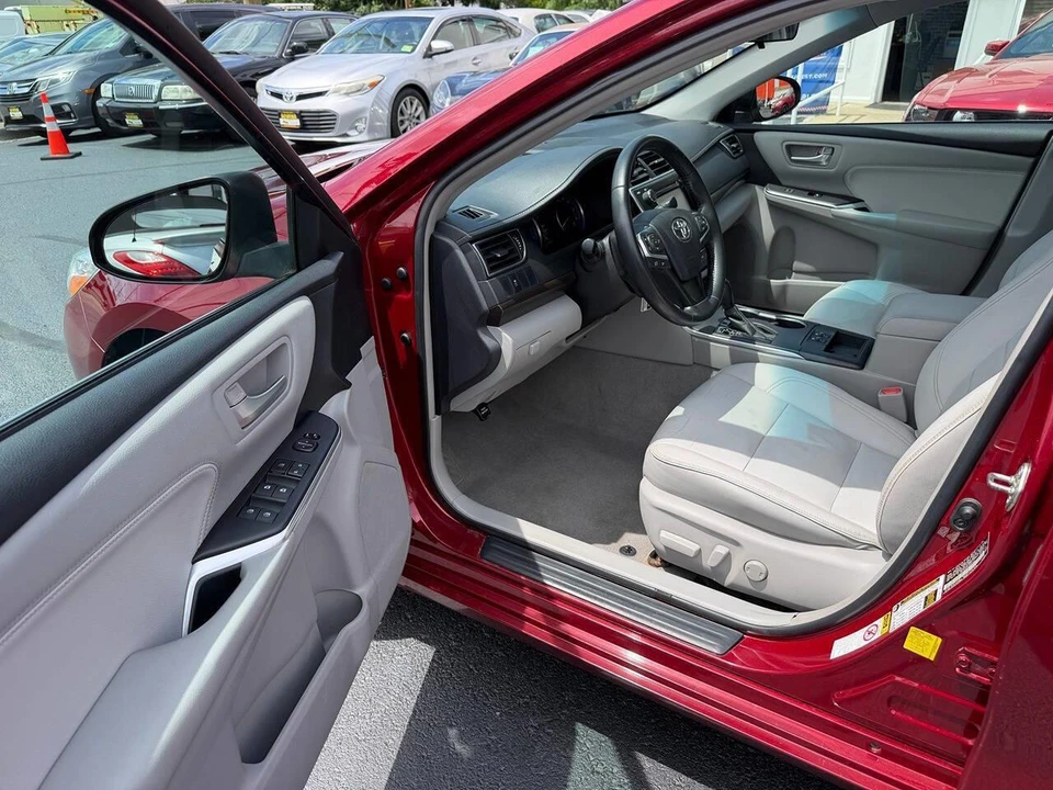 2015 Toyota Camry 7th Gen - Image 2 of 30
