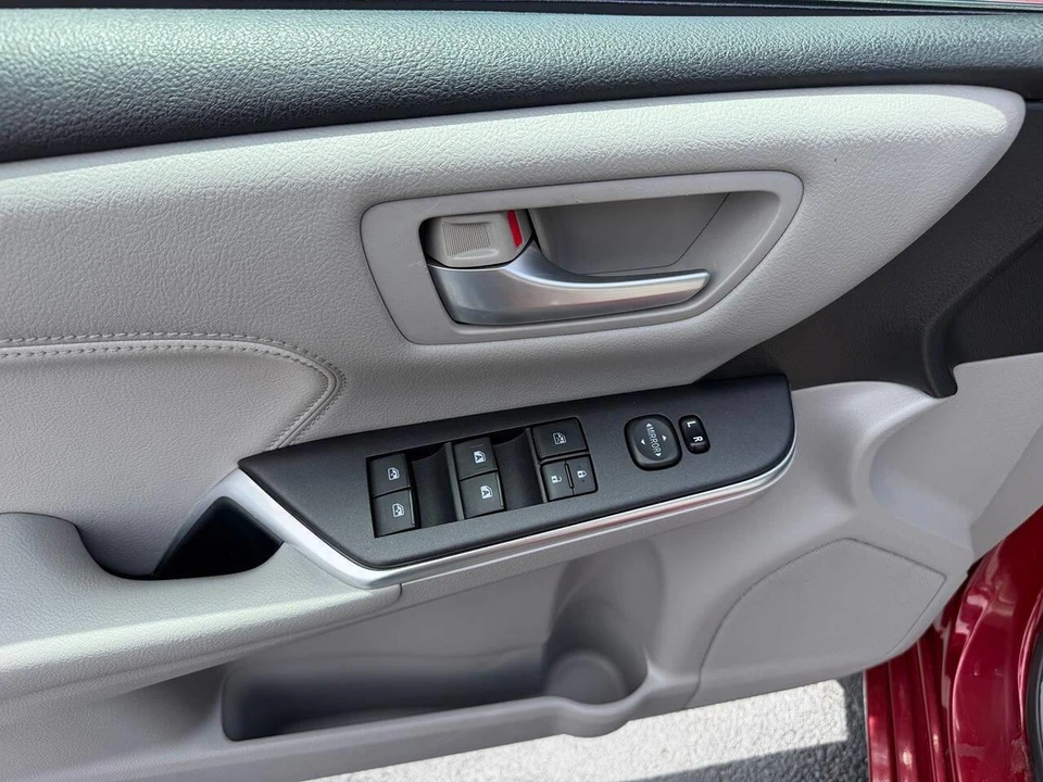 2015 Toyota Camry 7th Gen - Image 3 of 30