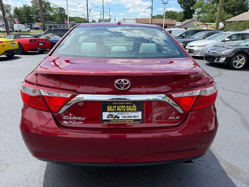 2015 Toyota Camry 7th Gen - Image 28 of 30