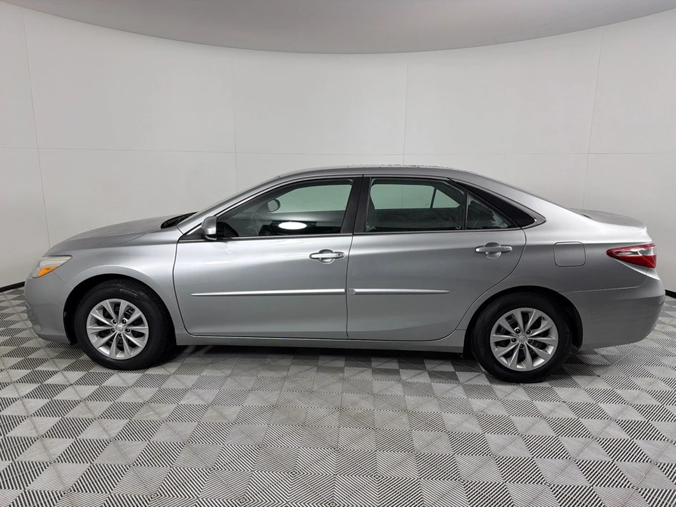 2015 Toyota Camry 7th Gen - Image 8 of 21