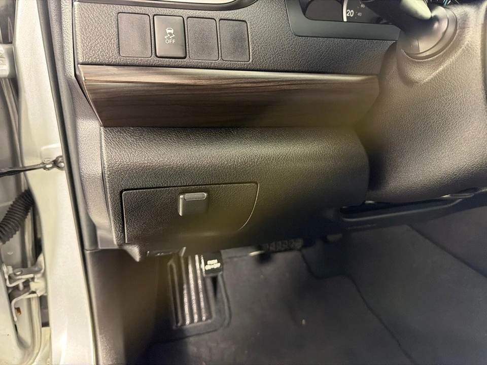 2015 Toyota Camry 7th Gen - Image 13 of 21