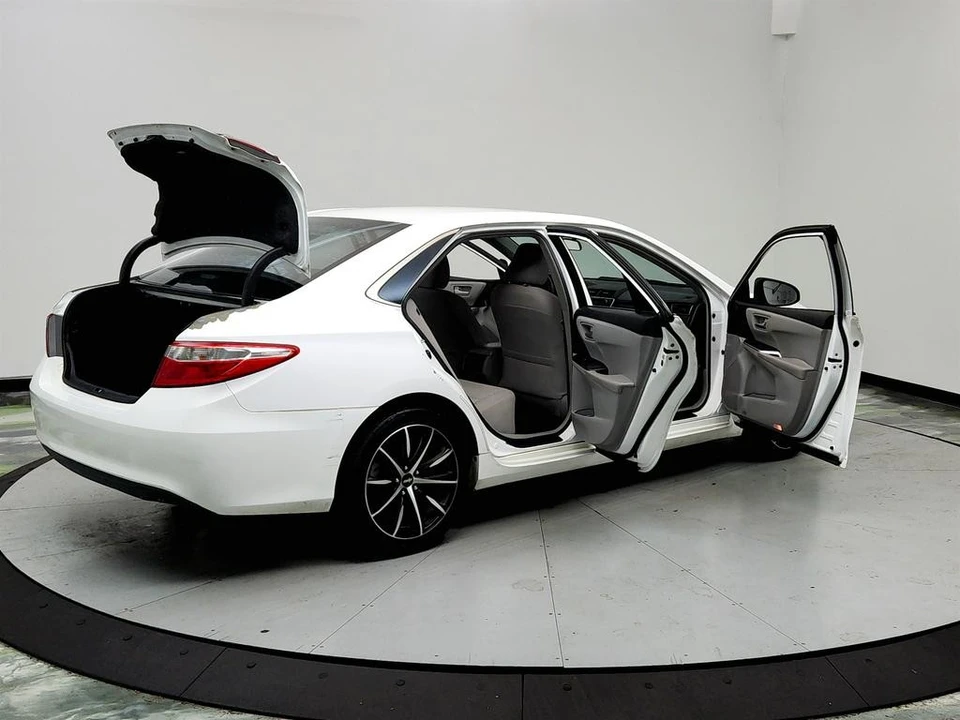 2015 Toyota Camry 7th Gen - Image 11 of 12
