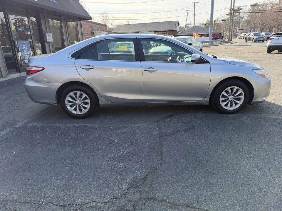 2015 Toyota Camry 7th Gen - Image 13 of 21