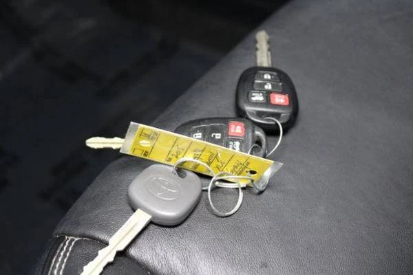 2015 Toyota Camry 7th Gen - Image 14 of 21
