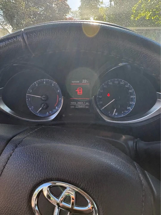 2015 Toyota Corolla 11th Gen - Image 2 of 11