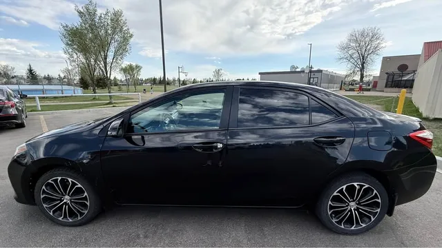 2015 Toyota Corolla 11th Gen - Image 3 of 8