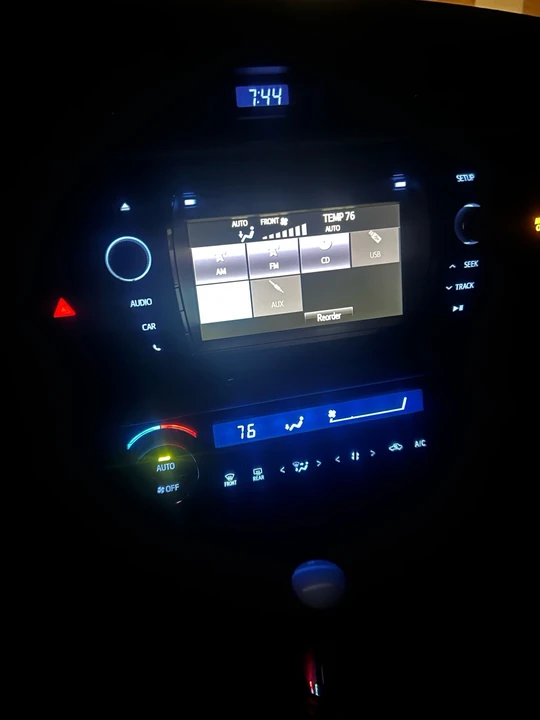 2015 Toyota Corolla 11th Gen - Image 19 of 21
