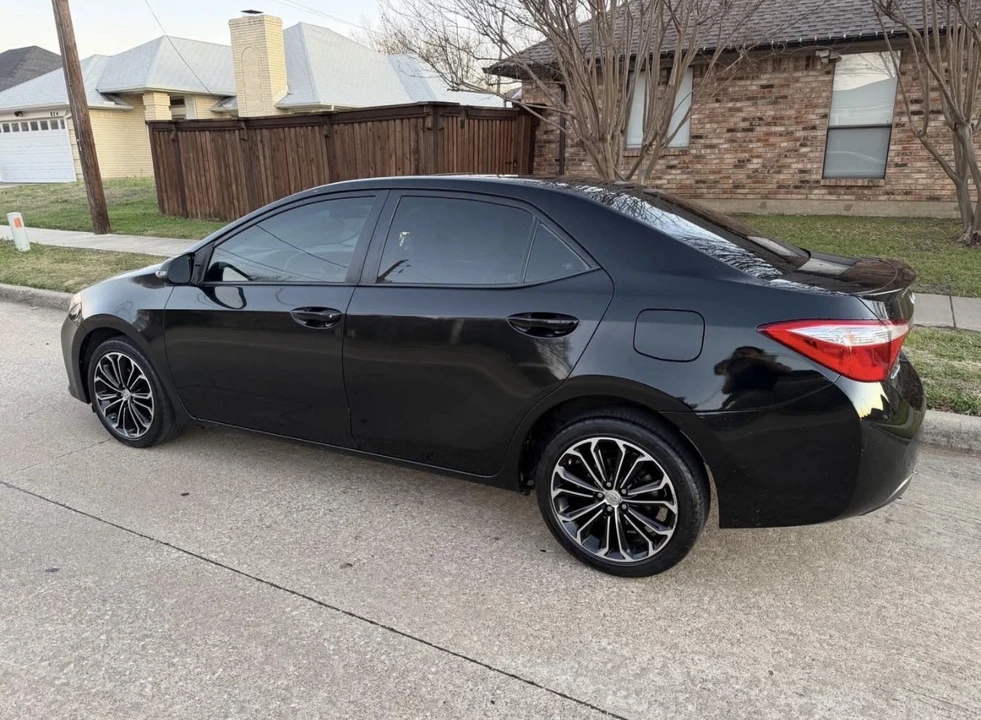 2015 Toyota Corolla 11th Gen - Image 2 of 11
