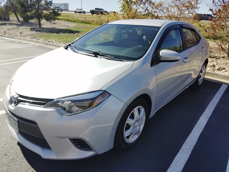 2015 Toyota Corolla 11th Gen - Image 3 of 18