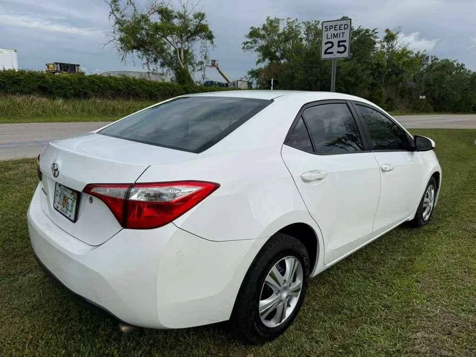 2015 Toyota Corolla 11th Gen - Image 2 of 10