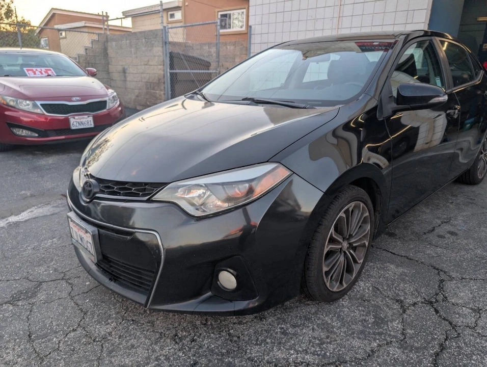2015 Toyota Corolla 11th Gen - Image 3 of 15