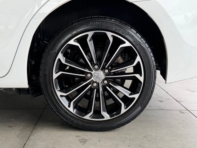 2015 Toyota Corolla 11th Gen - Image 16 of 21