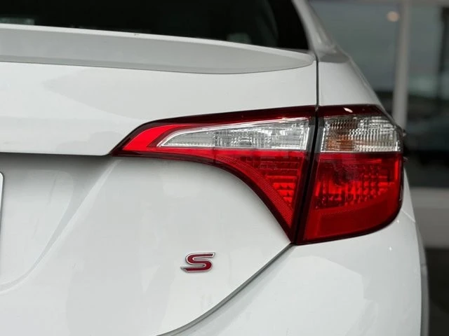 2015 Toyota Corolla 11th Gen - Image 13 of 21