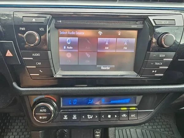 2015 Toyota Corolla 11th Gen - Image 11 of 21