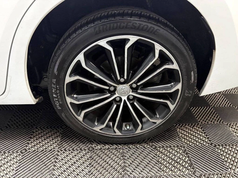 2015 Toyota Corolla 11th Gen - Image 13 of 31