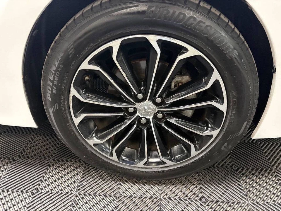 2015 Toyota Corolla 11th Gen - Image 15 of 31